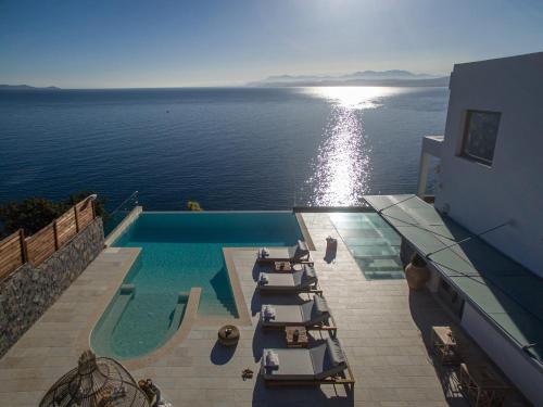 Six-Bedroom Villa with Sea View and Private Pool  image 9
