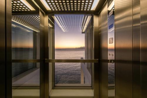 Six-Bedroom Villa with Sea View and Private Pool  image 3