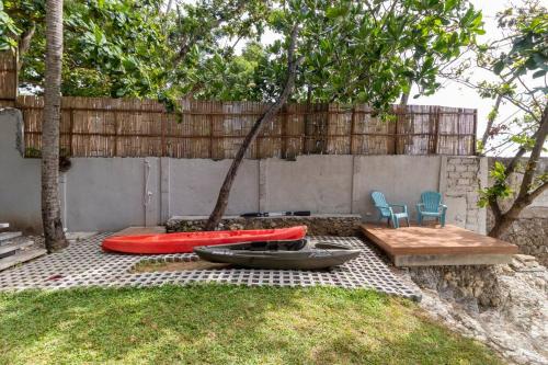 Exclusive Beachfront Villa w/ Outdoor Tub & Kayaks