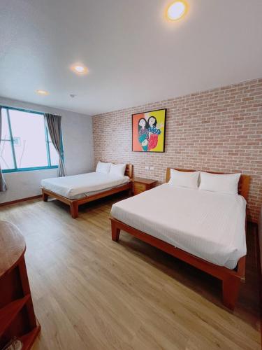 102 Family Quadruple Room image 3