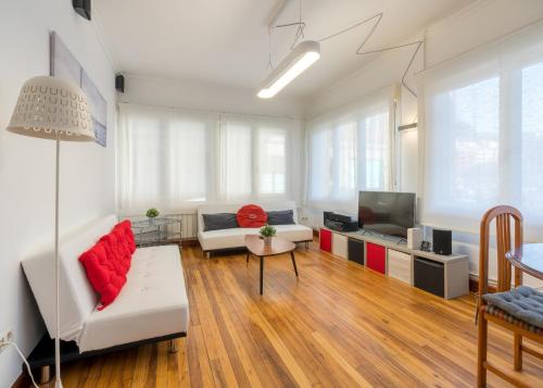 Ybarra apartment by People Rentals, Bilbao