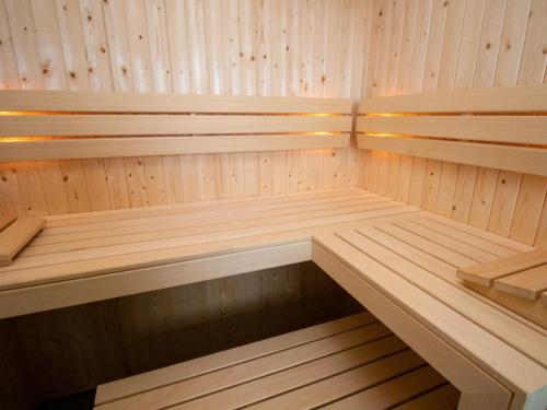 Beautiful villa with sauna and unobstructed view, on a holiday park in Friesland