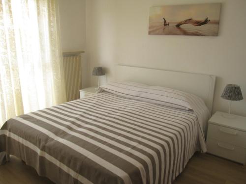 Refurbished flat at Grado Pineta with large terrace