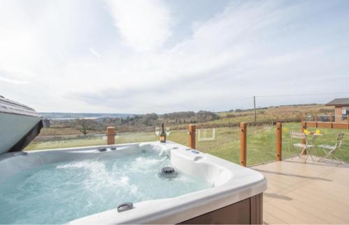 2 Bedroom Sleeps 4 Lodge-Smart Tv-Hot tub-Dogs Ok in Ренфрюшир