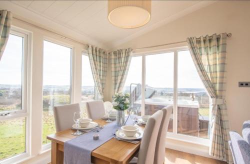 2 Bedroom Sleeps 4 Lodge-Smart Tv-Hot tub-Dogs Ok in Ренфрюшир