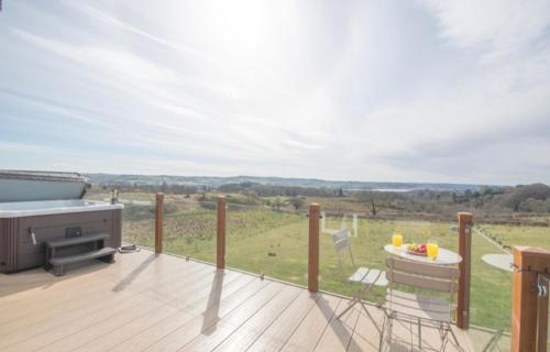 2 Bedroom Sleeps 4 Lodge-Smart Tv-Hot tub-Dogs Ok in Ренфрюшир