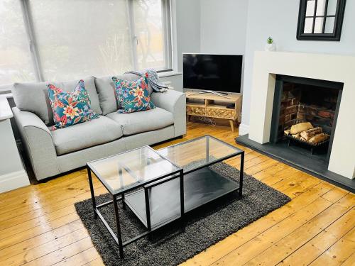 Horsforth Lodge near Meanwood Valley Trail