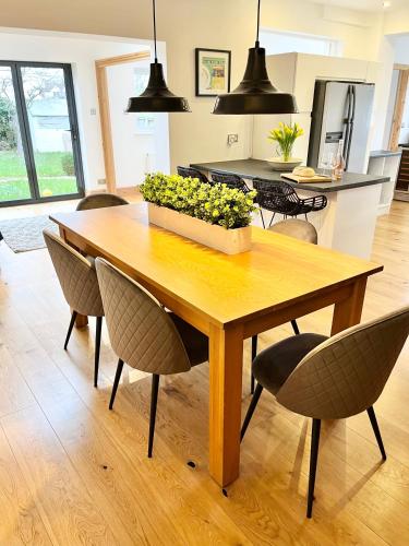 Horsforth Lodge near Meanwood Valley Trail
