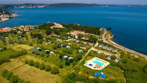 Camping Tikayan Félix de la Bastide - Camping - Saint-Mitre-les-Remparts