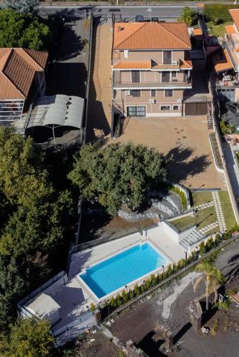 Montalbano Sweet Home, tra l' Etna e il mare