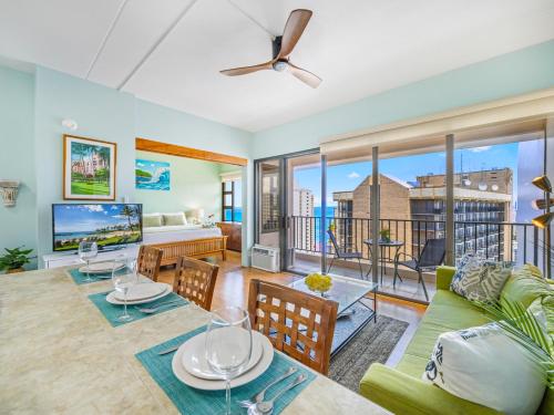 Penthouse with fabulous ocean views & beach access
