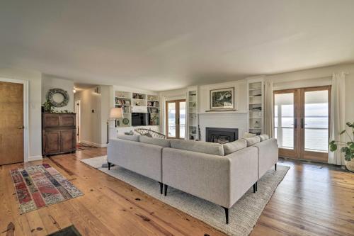 Bayside Deltaville Retreat with Beach and Bay Views! in Locklies, USA