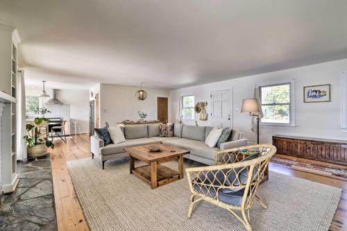 Bayside Deltaville Retreat with Beach and Bay Views! in Locklies, USA