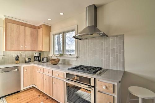 Bayside Deltaville Retreat with Beach and Bay Views! in Locklies, USA