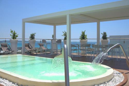 M&F Hotel - image 2