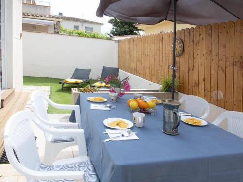 Gerkens, bonita casa de tres dormitorios con piscina comunitaria en Escala