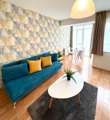 2 twin beds, 1 sofa bed