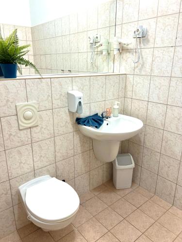 Locust Tree Aparthotel - image 5