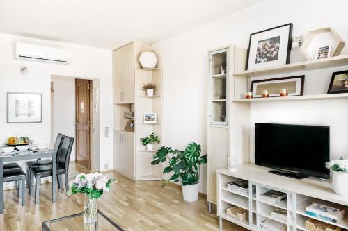 LIL Apartment with Stunning View, Parking & AC by EasyBNB Premium, Praha (fotografie 8)