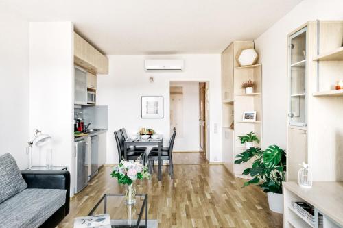 LIL Apartment with Stunning View Parking & AC by EasyBNB Premium - main image