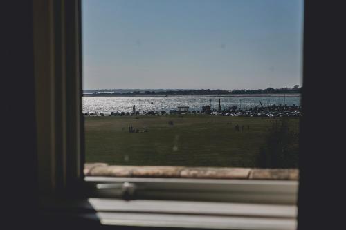 Double Room with Sea View image 4