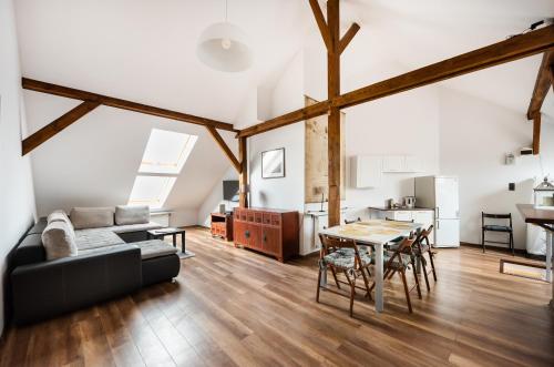 Plac Narutowicza Two-Level Apartment by BookingHost, Warschau