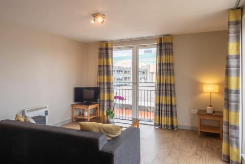 PREMIER SUITES Birmingham - image 7