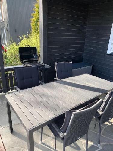 . Quiet, centrally-located apartment, parking included