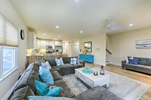 Sunny Brigantine Townhome Walk to Beach in Brigantine