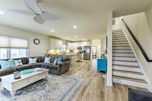 Sunny Brigantine Townhome Walk to Beach in Brigantine