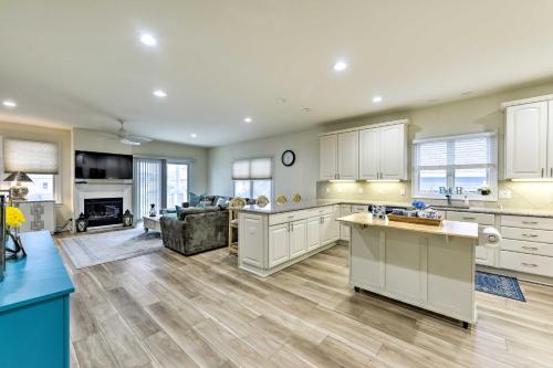 Sunny Brigantine Townhome Walk to Beach in Brigantine