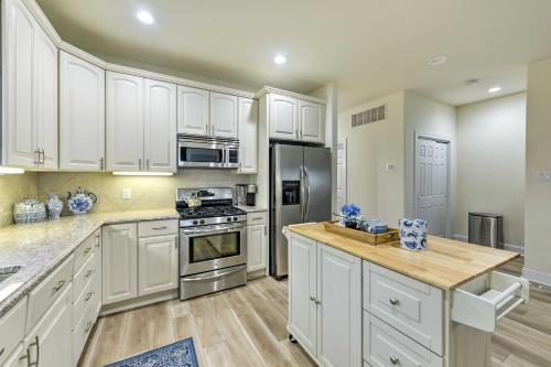 Sunny Brigantine Townhome Walk to Beach in Brigantine