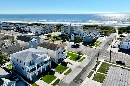 Sunny Brigantine Townhome Walk to Beach in Brigantine