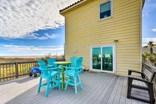 Lovely Sunny Beach House with View Walk to Ocean!