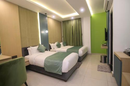 2 twin beds