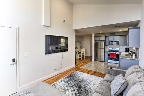 Newark Apartment about 5 Mi to Turtle Back Zoo! in Newark, USA