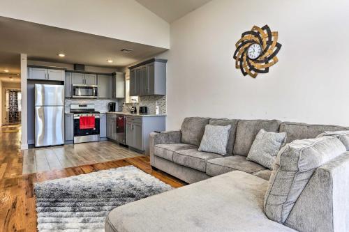 Newark Apartment about 5 Mi to Turtle Back Zoo! in Newark, USA