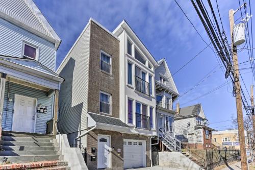 Newark Apartment about 5 Mi to Turtle Back Zoo! in Newark, USA