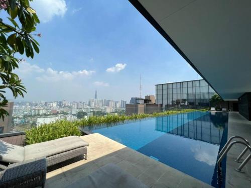 The Rixx Downtown Apartment with 2 BDR/Netflix/Pool/Sauna/Gym