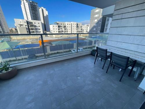 Luxury boutique apartment with balcony and sea view 3BR