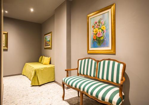Deluxe Queen Room image 3