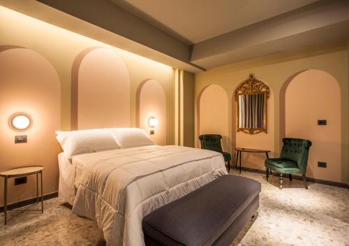 Deluxe Room image 6