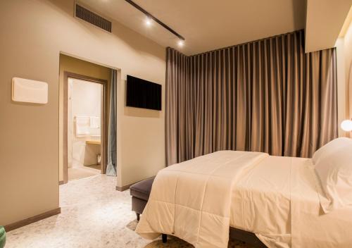 Deluxe Room image 3