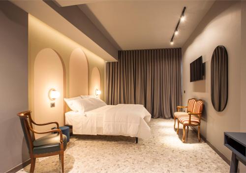 Deluxe Room image 4