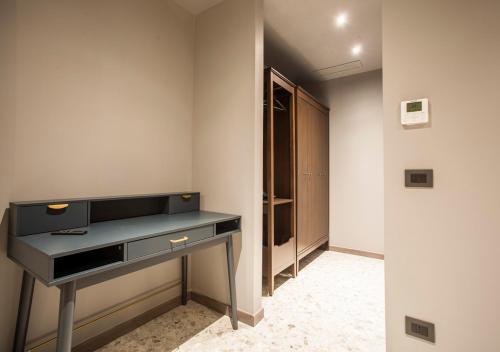 Deluxe Room image 3