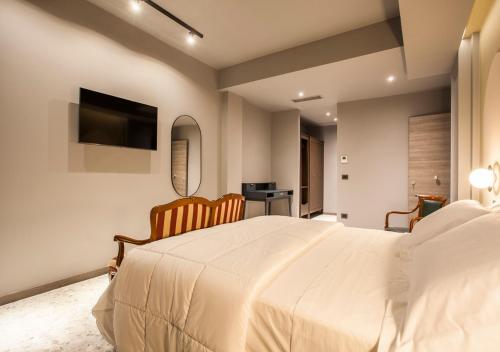 Deluxe Room image 2