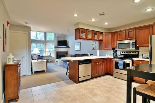 Unit 207 2 BDRM 2 BA condo - image 2