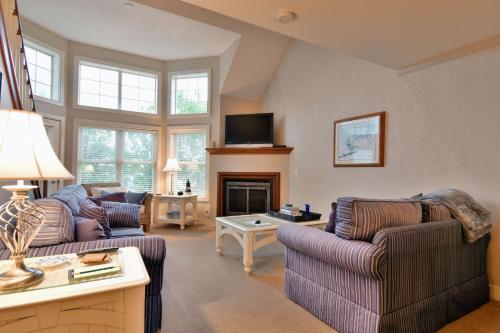 Unit 207 2 BDRM 2 BA condo in Birchwood, USA