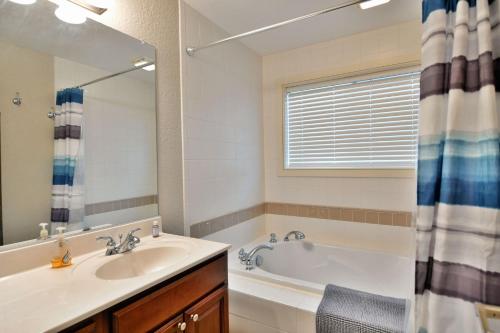 Unit 207 2 BDRM 2 BA condo - image 13