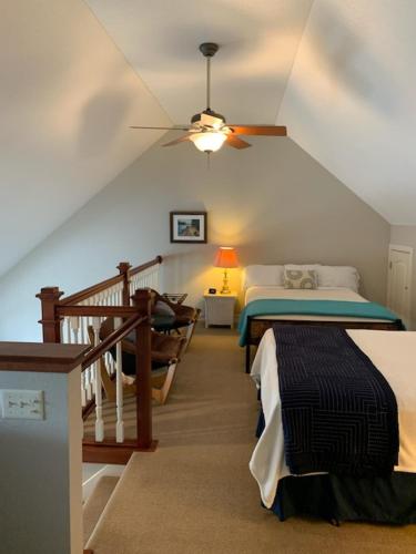 Unit 207 2 BDRM 2 BA condo - image 8